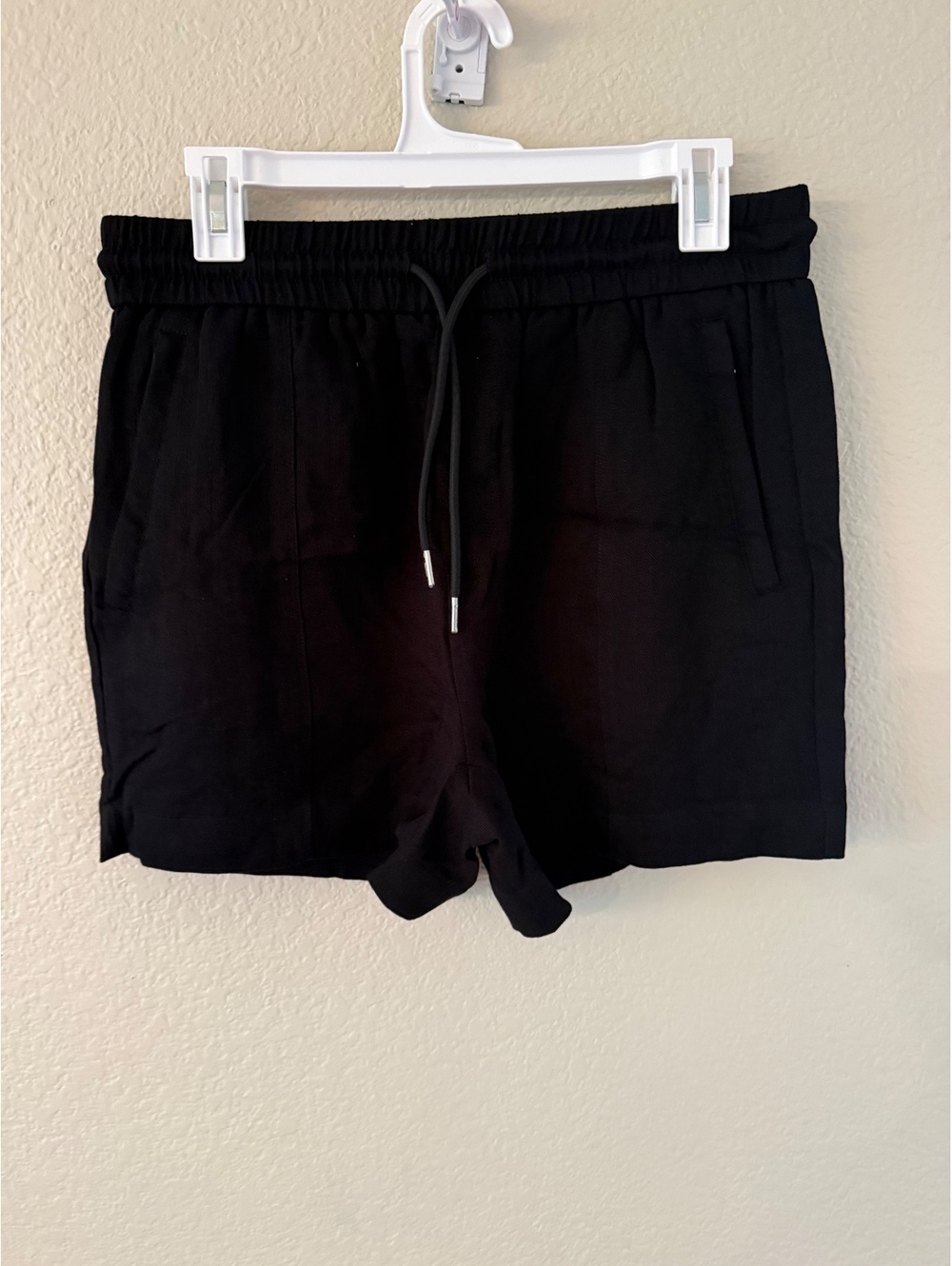 Halara Large Black Linen Feel Zippered Pocket Shorts - Picture 1 of 4